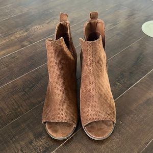 Cognac color peep toed heeled booties